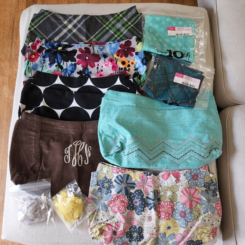 31 Thirty-One Lot of purse covers and accessories